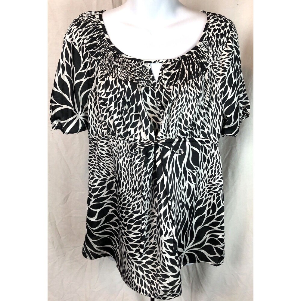 Worthington Silky Top M Blk Wht Scoopneck Keyhole Tie Empire Waist Short Sleeve